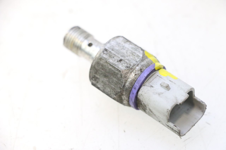 photo de FRENO OLIO SENSORE PRESSIONE PIAGGIO MP3 500 (2011 - 2015) - Altra angolazione