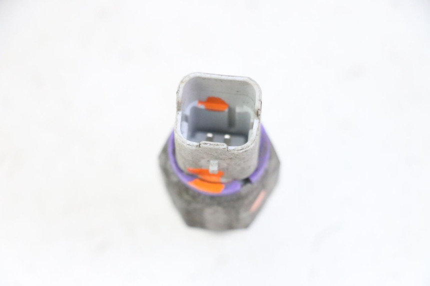 photo de SONDA PRESSIONE OLIO FRENO PIAGGIO MP3 125 (2006 - 2014) - Altra angolazione