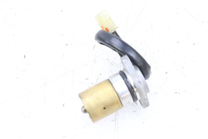 photo de OLIO SENSORE PRESSIONE YAMAHA TDM ABS 900 (2002 - 2014) - Primo piano tecnico