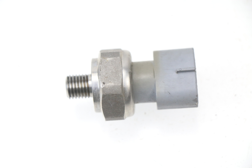 photo de Sensore di pressione dell'olio HONDA VFR F 1200 (2010 - 2015) - Zoom sullo stato d'uso