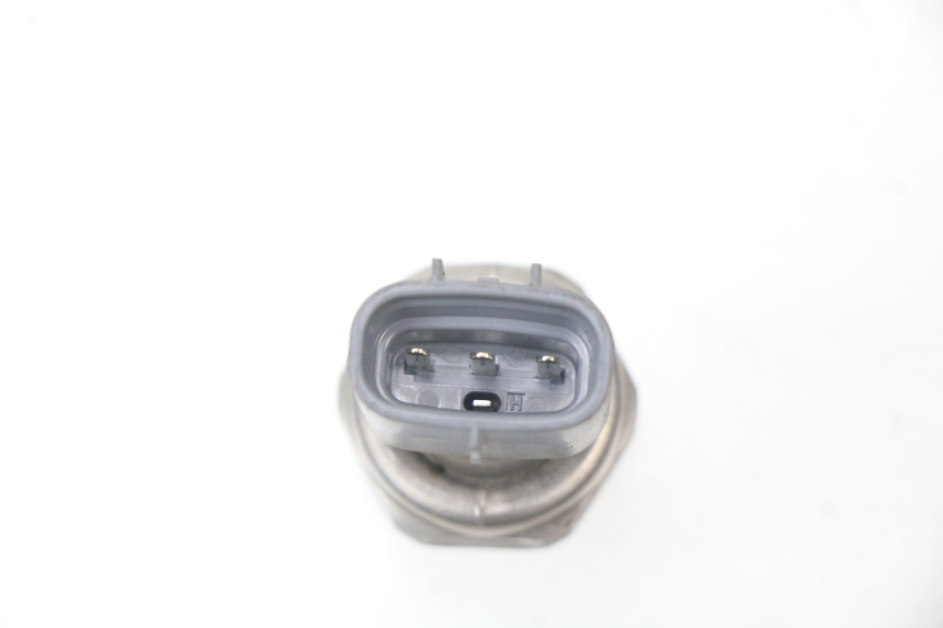 photo de Sensore di pressione dell'olio HONDA VFR F 1200 (2010 - 2015) - Altra angolazione