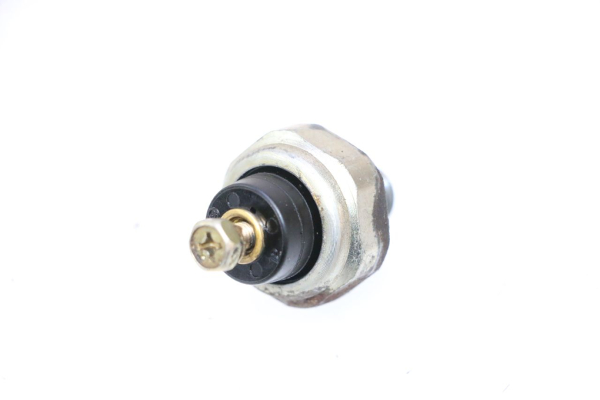 photo de Sensore di pressione dell'olio KAWASAKI ZX-6R ZX6R 600 (2000 - 2002) - Primo piano tecnico