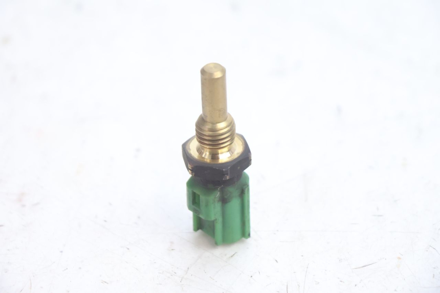 photo de SENSORE TEMPERATURA ACQUA SUZUKI BURGMAN EXECUTIVE ABS 650 (2006 - 2012) - Altra angolazione