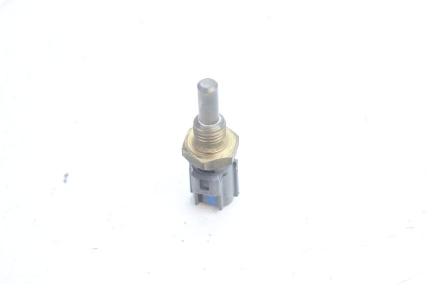 photo de SENSORE TEMPERATURA ACQUA SUZUKI BURGMAN EXECUTIVE ABS 650 (2006 - 2012) - Altra angolazione