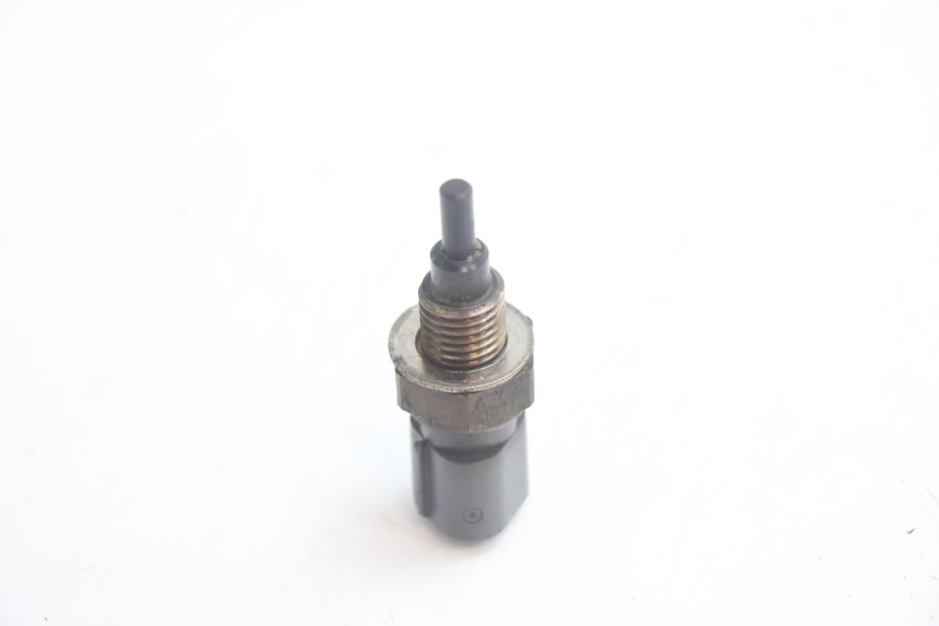 photo de SONDA TEMPERATURA D'ACQUA HONDA FES S-WING SWING ABS 125 (2007 - 2015) - Altra angolazione