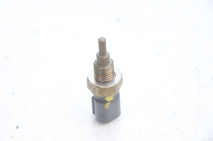 photo de SENSORE TEMPERATURA ACQUA HONDA FJS SILVER WING SILVERWING 400 (2005 - 2008) - Altra angolazione