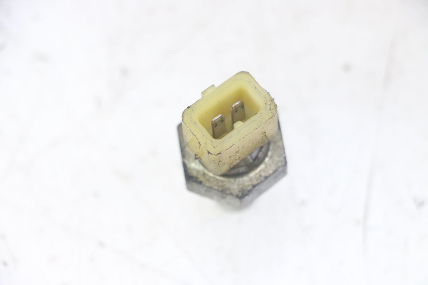 photo de SENSORE TEMPERATURA ACQUA PEUGEOT JET FORCE CARBU 50 (2003 - 2016) - Altra angolazione