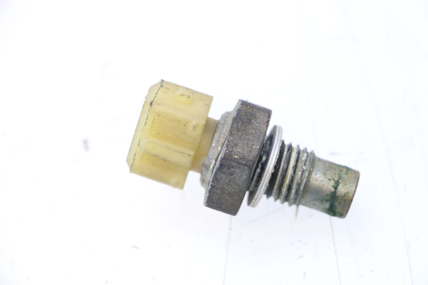 photo de SENSORE TEMPERATURA ACQUA PEUGEOT SATELIS COMPRESSOR K15 125 (2006 - 2009) - Zoom sullo stato d'uso