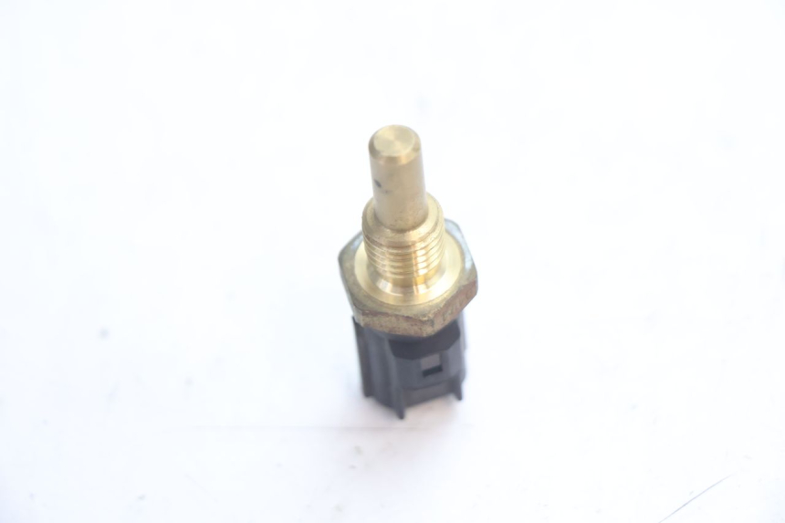 photo de SENSORE TEMPERATURA ACQUA SUZUKI SV S 650 (2003 - 2009) - Altra angolazione