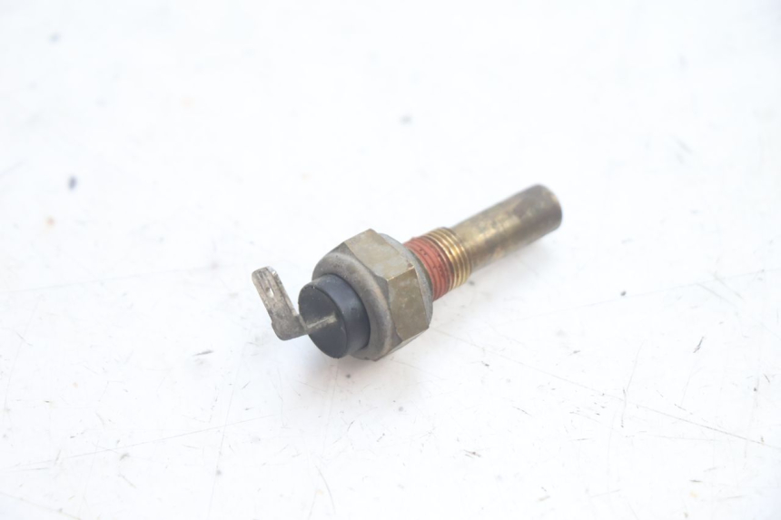 photo de SENSORE TEMPERATURA ACQUA YAMAHA YP MAJESTY 125 (2002 - 2006) - Zoom sullo stato d'uso