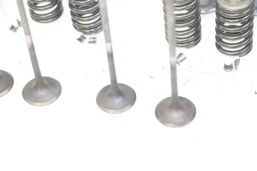 photo de VALVOLA ASPIRAZIONE HONDA CB R 1000 (2018 - 2023) - Altra vista dell'articolo