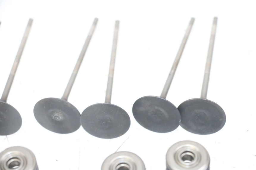 photo de VALVOLA ASPIRAZIONE HONDA CB R 1000 (2018 - 2023) - Ispezione visiva dettagliata