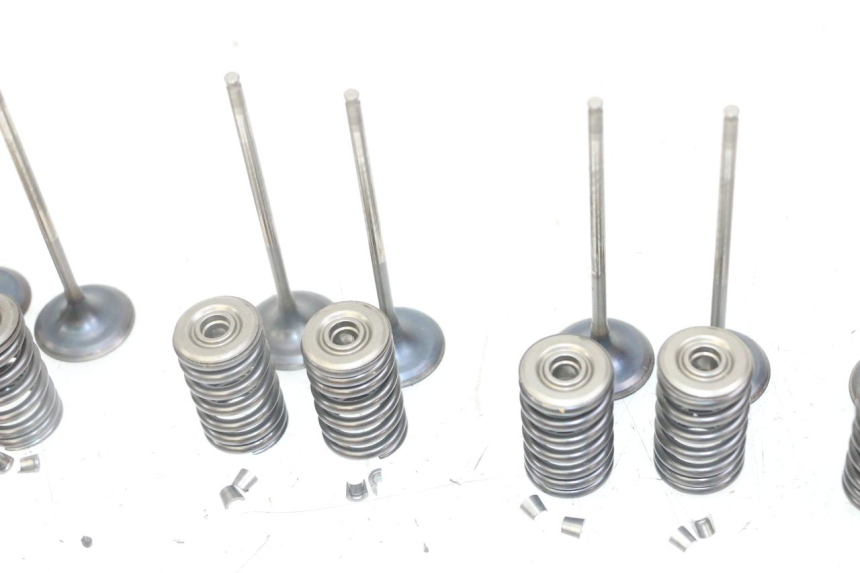 photo de VALVOLA ASPIRAZIONE HONDA CB R 1000 (2018 - 2023) - Angolazione alternativa