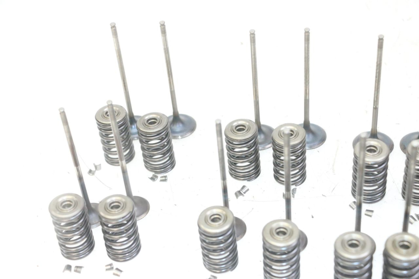 photo de VALVOLA ASPIRAZIONE HONDA CB R 1000 (2018 - 2023) - Zoom sullo stato d'uso