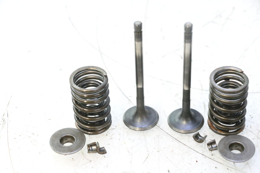 photo de VALVOLA ASPIRAZIONE HONDA CB TWO FIFTY 250 (1991 - 2002) - Dettaglio del componente