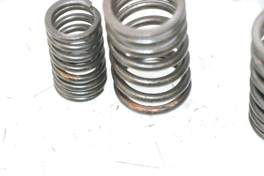 photo de VALVOLA ASPIRAZIONE HONDA CB TWO FIFTY 250 (1991 - 2002) - Marcature e riferimenti originali