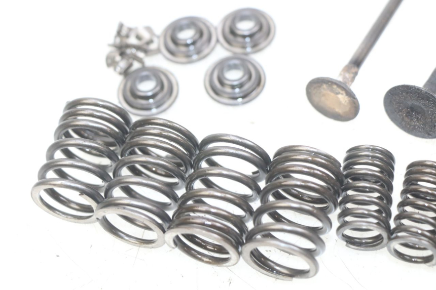 photo de SOUPAPE HONDA CM 125 (1983 - 2003) - Primo piano tecnico