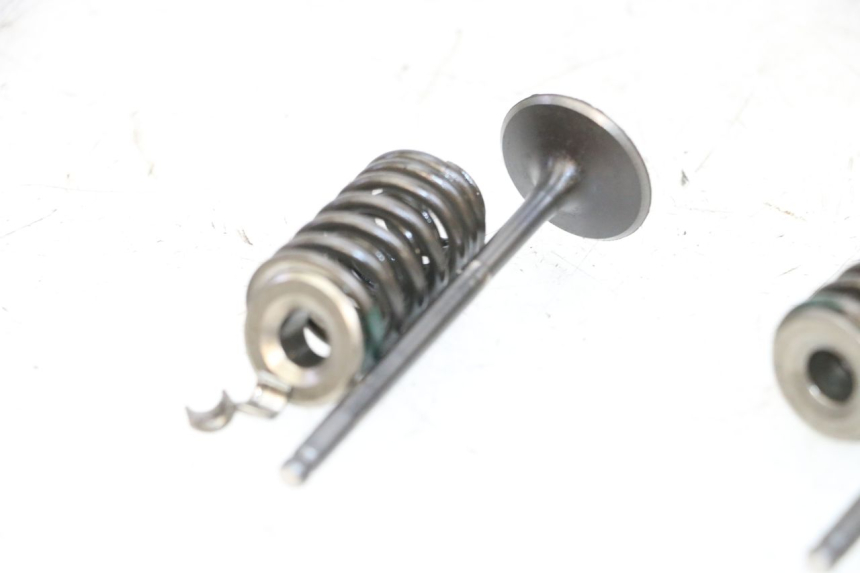 photo de VALVOLA ASPIRAZIONE KYMCO LIKE 125 (2009 - 2016) - Zoom sullo stato d'uso