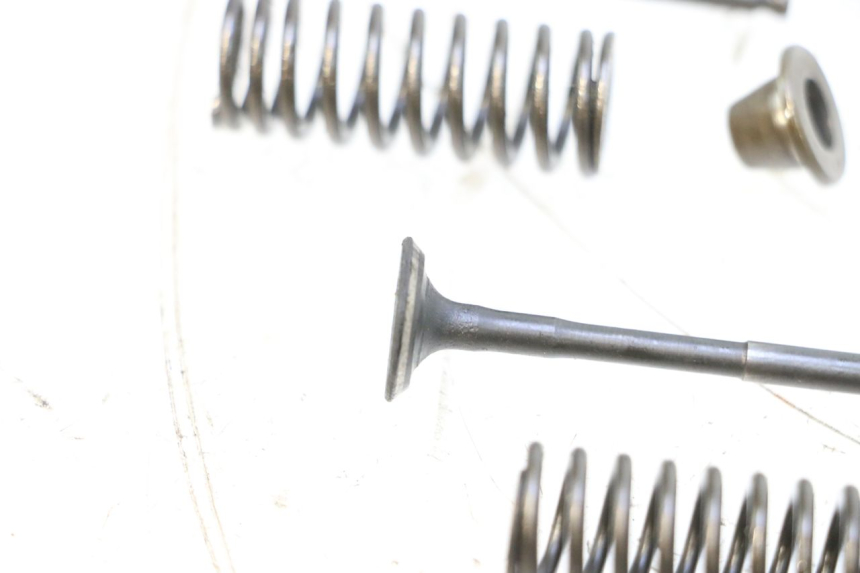 photo de VALVOLA ASPIRAZIONE YAMAHA NEOS NEO'S 4T 50 (2008 - 2016) - Primo piano tecnico