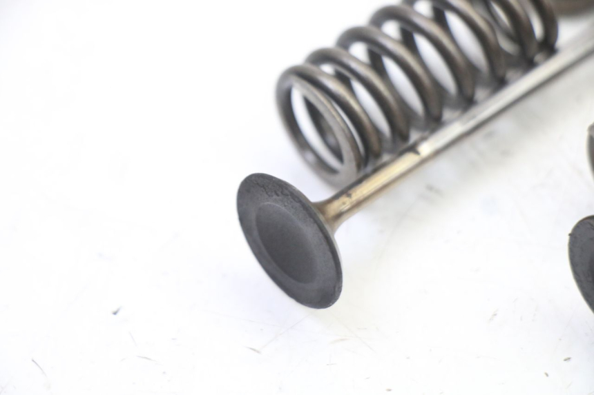 photo de VALVOLA ASPIRAZIONE PEUGEOT SATELIS 125 (2013 - 2018) - Dettagli dei punti di fissaggio