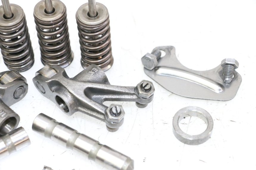 photo de VALVOLA ASPIRAZIONE PEUGEOT SATELIS 125 (2010 - 2012) - Primo piano tecnico