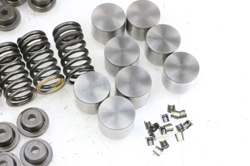 photo de VALVOLA ASPIRAZIONE SUZUKI GSR 750 (2011 - 2017) - Zoom sullo stato d'uso