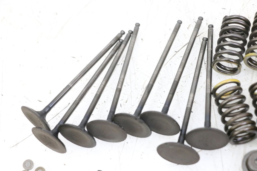 photo de VALVOLA ASPIRAZIONE SUZUKI GSR 750 (2011 - 2017) - Dettagli dei punti di fissaggio