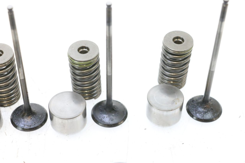 photo de VALVOLA ASPIRAZIONE YAMAHA XJ6 600 (2008 - 2016) - Primo piano ad alta risoluzione