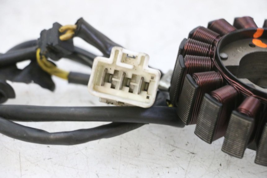 photo de STATOR HONDA FES S-WING SWING ABS 125 (2007 - 2015) - Stato della superficie e materiale