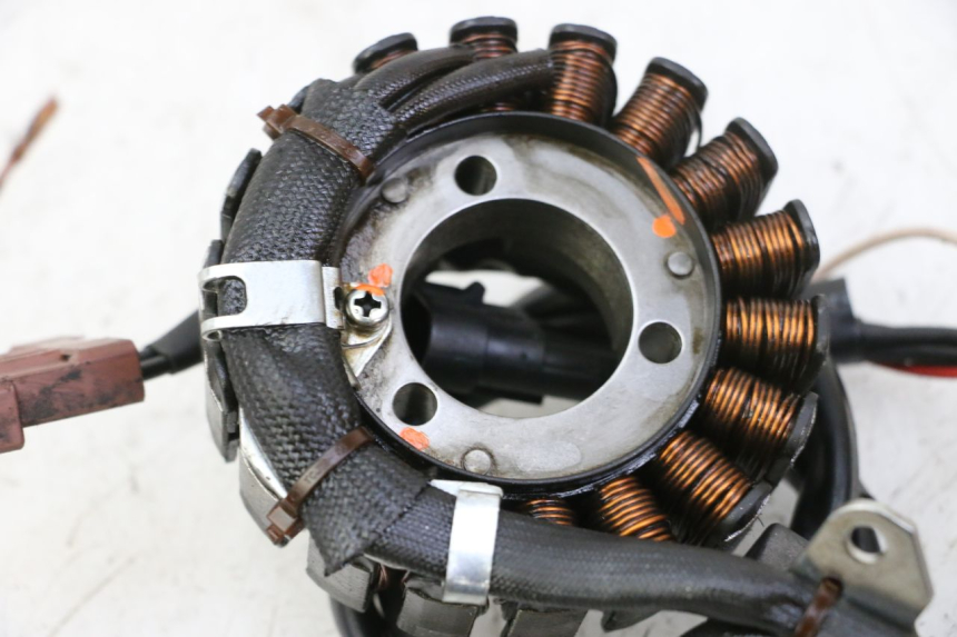 photo de STATOR PIAGGIO MP3 RL 250 (2006 - 2010) - Dettagli dei punti di fissaggio