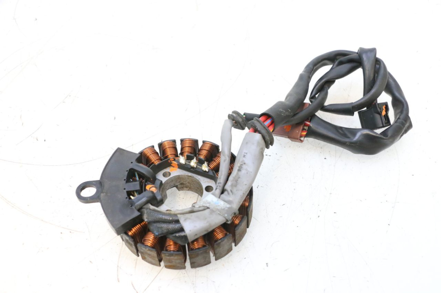 photo de STATORE HONDA PCX (JF57/JF64) 125 (2014 - 2018) - Dettagli dei punti di fissaggio
