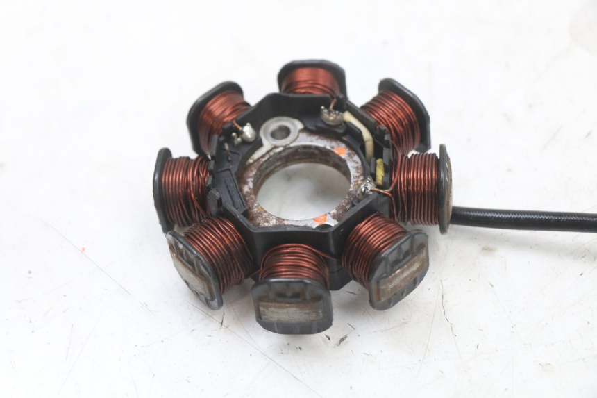 photo de STATORE PEUGEOT DJANGO 125 (2014 - 2017) - Dettagli dei punti di fissaggio