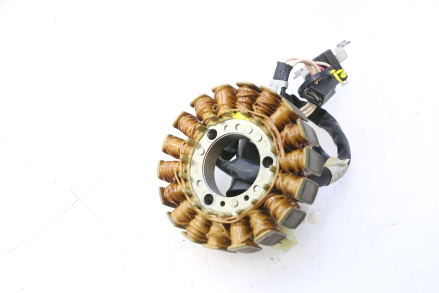 photo de STATOR YAMAHA XMAX X-MAX 125 (2006 - 2009) - Dettagli dei punti di fissaggio