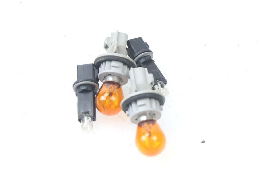 photo de SUPPORTO LAMPADINA SUZUKI AN BURGMAN 400 (2006 - 2010) - Dettaglio del componente