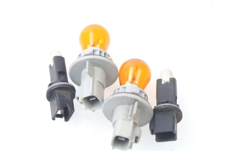 photo de SUPPORTO LAMPADINA SUZUKI AN BURGMAN 400 (2006 - 2010) - Zoom sullo stato d'uso