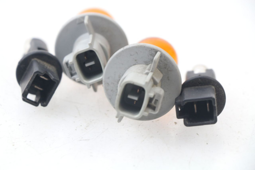 photo de SUPPORTO LAMPADINA SUZUKI AN BURGMAN 400 (2006 - 2010) - Altra angolazione