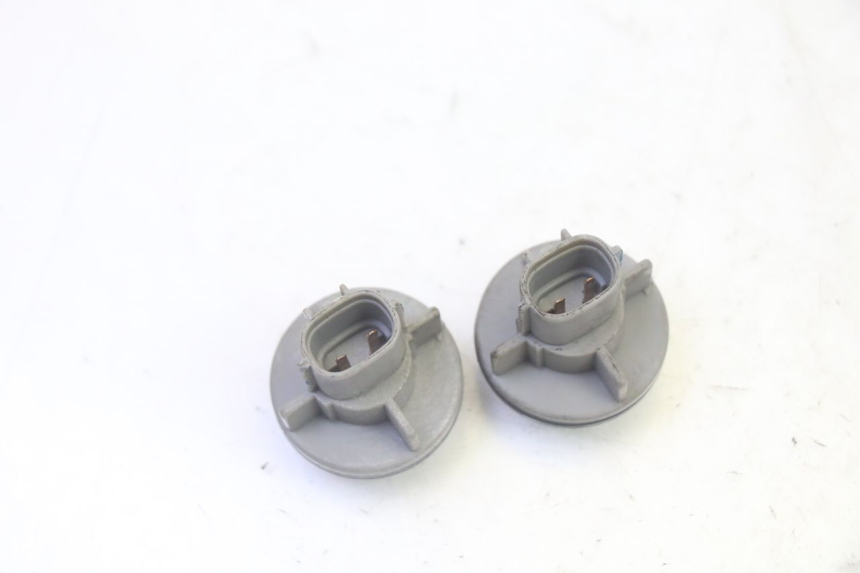 photo de SUPPORTO LAMPADA SUZUKI BURGMAN 125 (2007 - 2014) - Altra angolazione