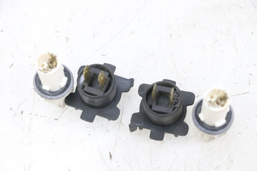 photo de SUPPORTO LAMPADA SUZUKI BURGMAN 125 (2007 - 2014) - Zoom sullo stato d'uso