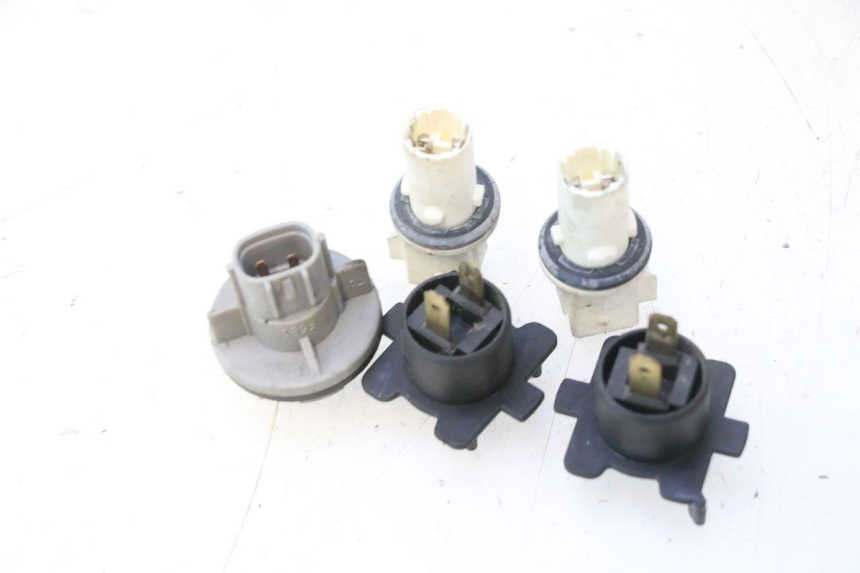 photo de SUPPORTO LAMPADA SUZUKI BURGMAN 125 (2007 - 2014) - Dettaglio del componente