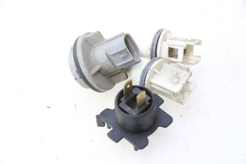 photo de SUPPORTO LAMPADA SUZUKI BURGMAN 125 (2007 - 2014) - Zoom sullo stato d'uso