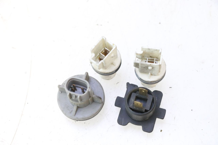 photo de SUPPORTO LAMPADA SUZUKI BURGMAN 125 (2007 - 2014) - Altra angolazione