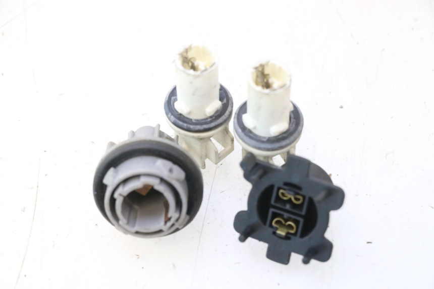 photo de SUPPORTO LAMPADA SUZUKI BURGMAN 125 (2007 - 2014) - Vista d'insieme del prodotto