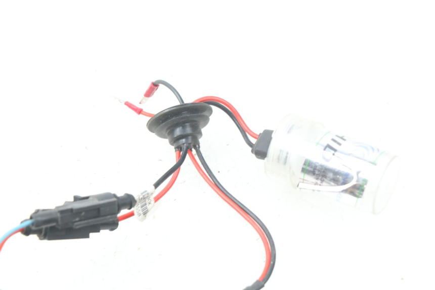 photo de SUPPORTO LAMPADINA DAELIM S2 125 (2006 - 2007) - Dettagli dei punti di fissaggio