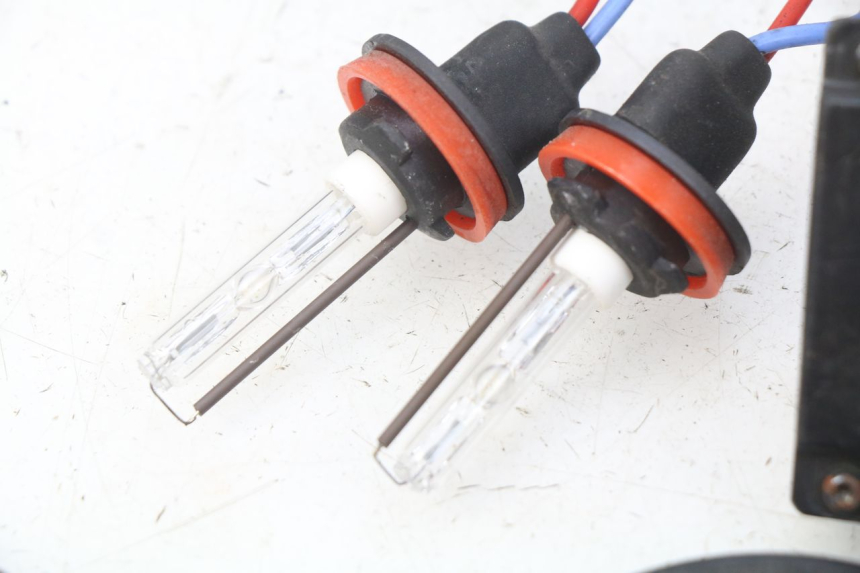 photo de SUPPORTO LAMPADINA YAMAHA XP T-MAX TMAX ABS 530 (2012 - 2015) - Stato della superficie e materiale