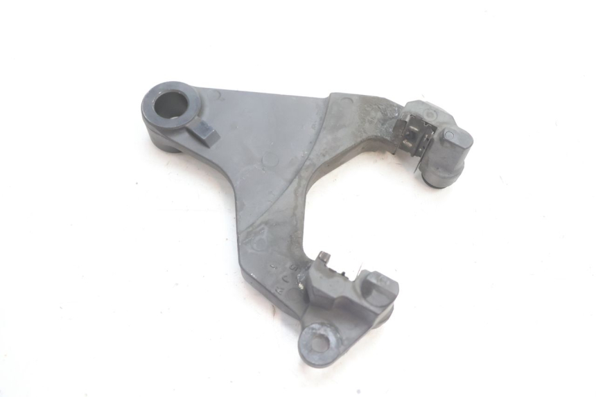 photo de SUPPORTO PINZA POSTERIORE YAMAHA FJR 1300 (2001 - 2005) - Altra angolazione