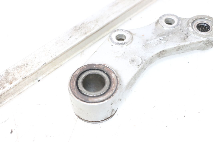 photo de SUPPORTO PINZA POSTERIORE KAWASAKI GPX F ZX750F 750 (1986 - 1990) - Dettaglio del componente