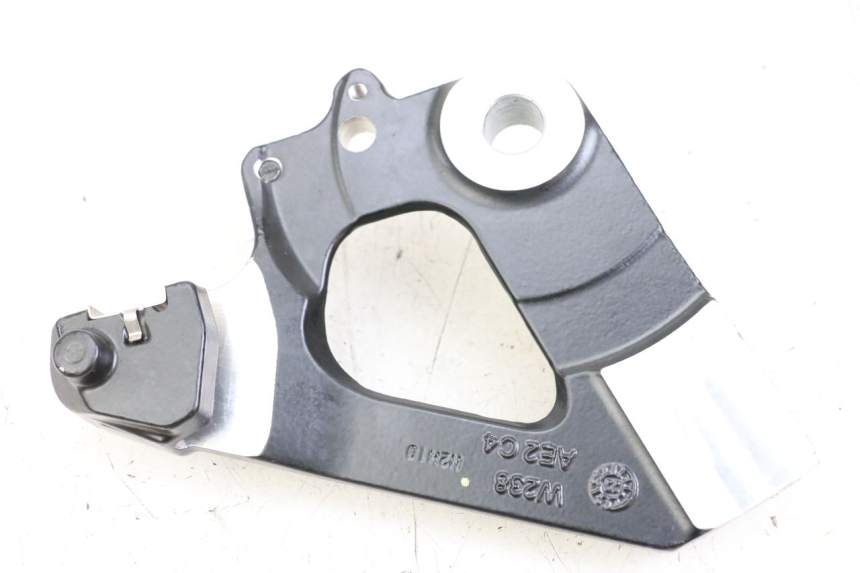 photo de SUPPORTO PINZA POSTERIORE ROYAL ENFIELD CONTINENTAL GT 650 (2019 - 2024) - Dettaglio del componente