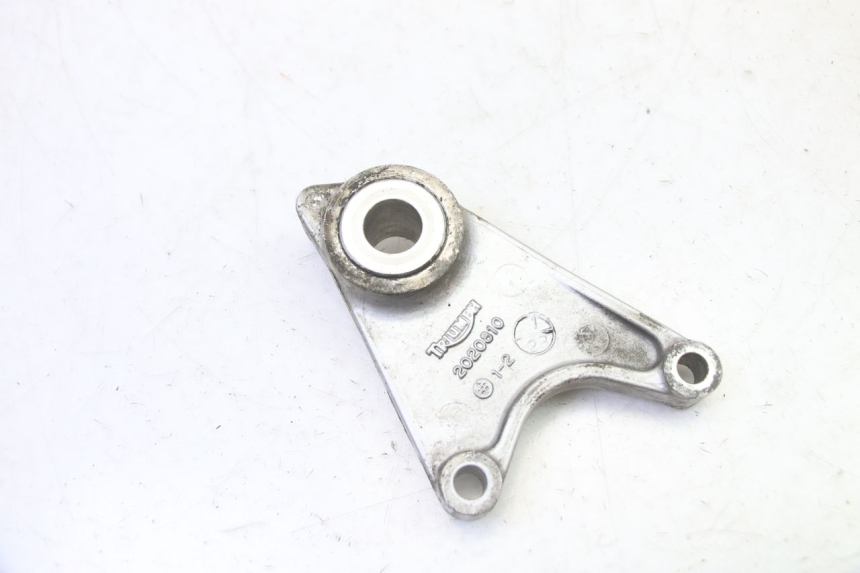 photo de SUPPORTO PINZA POSTERIORE TRIUMPH SPRINT 900 (1995 - 1998) - Altra angolazione
