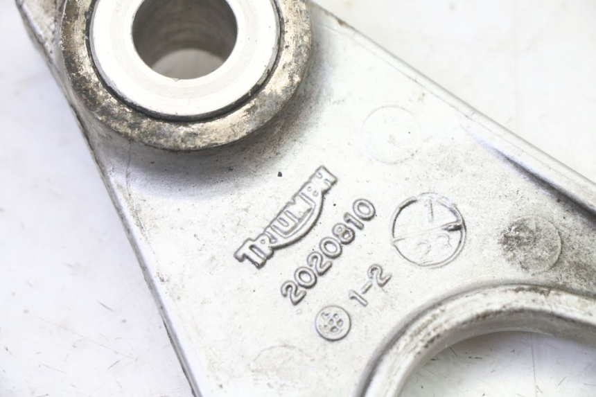 photo de SUPPORTO PINZA POSTERIORE TRIUMPH SPRINT 900 (1995 - 1998) - Primo piano tecnico