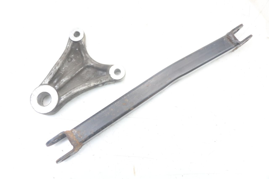 photo de SUPPORTO PINZA POSTERIORE SUZUKI GS F 500 (2004 - 2007) - Vista principale